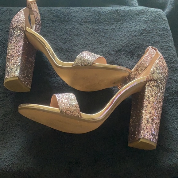 SPARKLY SEQUIN STEVE MADDEN SANDALS!! - Picture 2 of 8